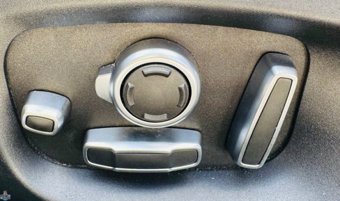 Used 2016 Jaguar XF S image 10