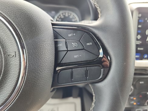Used 2021 Jeep Renegade Latitude image 16