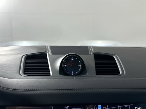 Certified 2023 Porsche Cayenne Platinum Edition image 25