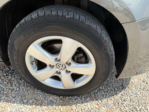 Used 2010 Volkswagen Routan SE image 39