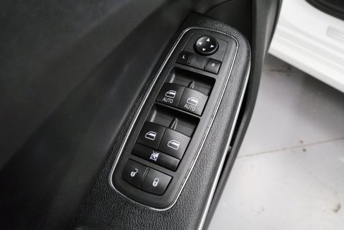 Used 2016 Chrysler 300 C Platinum image 14
