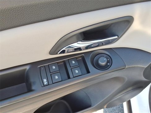 Used 2014 Chevrolet Cruze LS image 21
