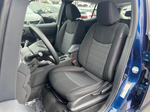 Used 2025 Nissan Leaf S image 17