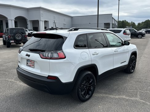 Used 2023 Jeep Cherokee Altitude Lux image 7