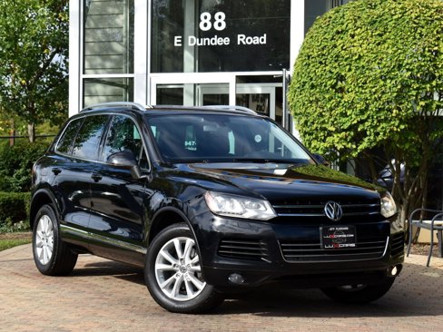 Used 2014 Volkswagen Touareg Sport image 2