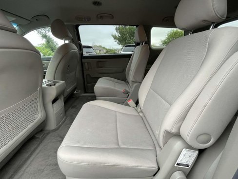 Used 2021 Kia Sedona LX image 24