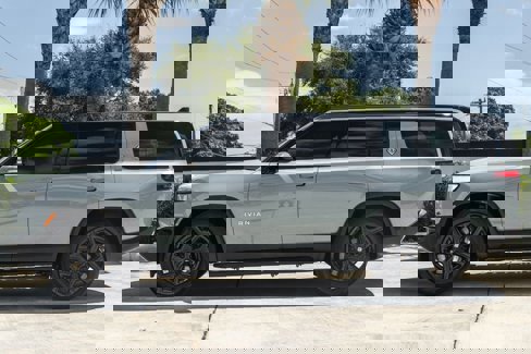 Used 2024 Rivian R1S Adventure image 3