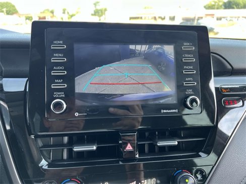 Used 2022 Toyota Camry LE image 21