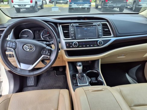 Used 2015 Toyota Highlander Limited image 12