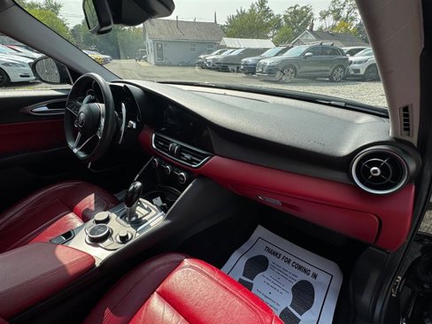Used 2017 Alfa Romeo Giulia w/ Sport Appearance Package image 34