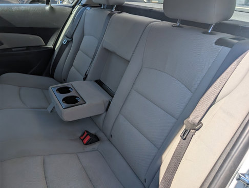 Used 2016 Chevrolet Cruze LT w/ Technology Package image 8
