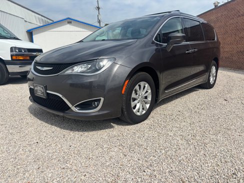 Used 2018 Chrysler Pacifica Touring-L image 12