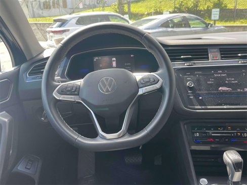 Used 2022 Volkswagen Tiguan SE w/ Panoramic Sunroof Package image 14