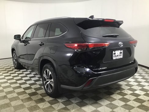 Used 2020 Toyota Highlander XLE image 5