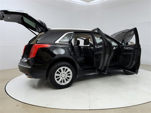 Used 2017 Cadillac XT5 Luxury w/ Driver Awareness Package image 12