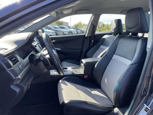 Used 2014 Toyota Camry image 8