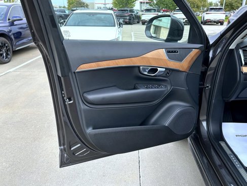 Used 2024 Volvo XC90 B6 Plus image 9