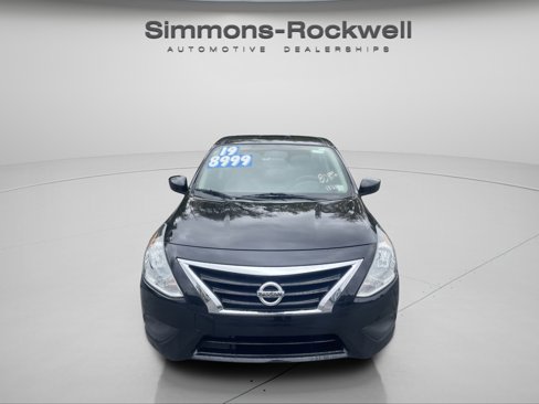 Used 2019 Nissan Versa S image 2