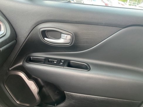 Certified 2023 Jeep Renegade Limited image 18