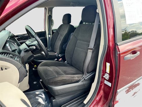 Used 2016 Dodge Grand Caravan American Value Package w/ UConnect Hands-Free Group image 18