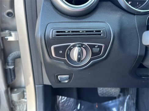 Used 2019 Mercedes-Benz GLC 300 4MATIC image 15