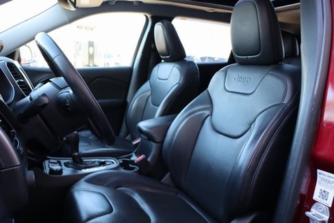 Used 2019 Jeep Cherokee Limited image 11