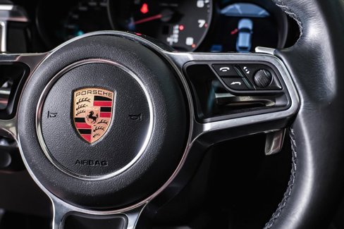 Certified 2018 Porsche Macan image 19