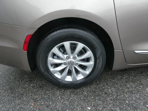 Used 2018 Chrysler Pacifica Touring-L image 33