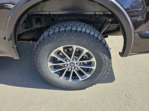 Used 2018 Ford F150 Lariat image 9
