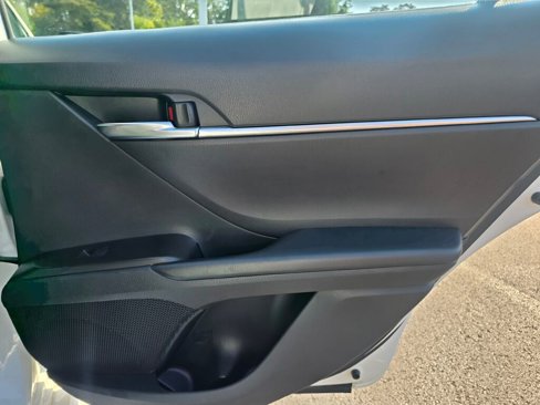 Used 2021 Toyota Camry SE image 38