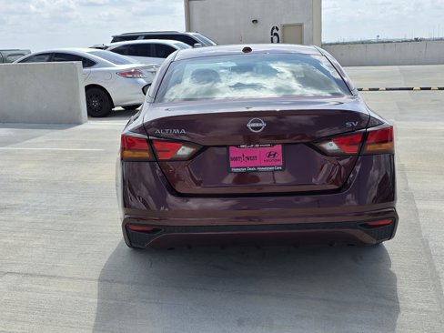 Used 2024 Nissan Altima 2.5 SV image 7