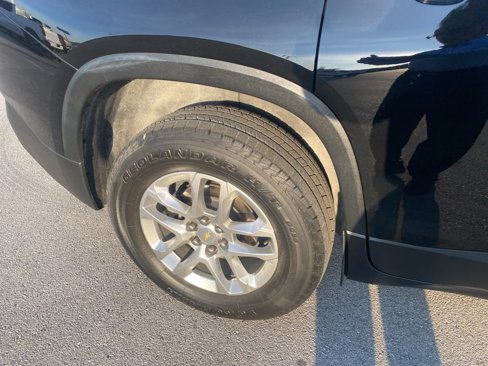 Used 2022 Chevrolet Traverse LS image 13
