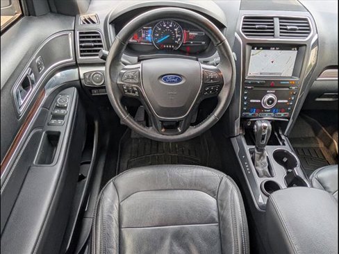 Used 2019 Ford Explorer Limited w/ Ford Safe & Smart Package image 8