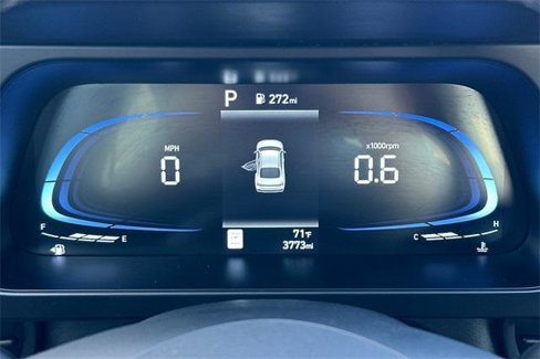 Used 2025 Hyundai Elantra Sport image 24