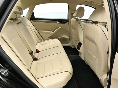 Used 2016 Volkswagen Passat 1.8T SE image 17