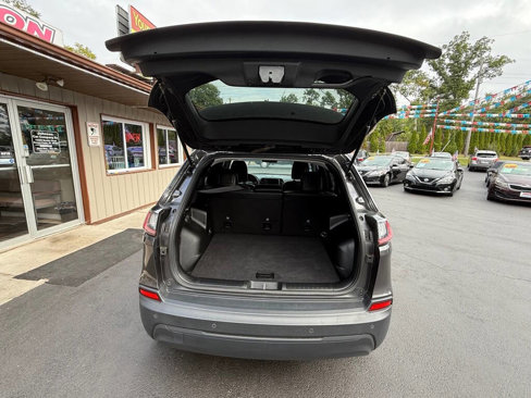Used 2019 Jeep Cherokee Latitude Plus image 10