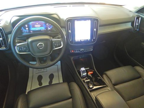 Used 2025 Volvo XC40 B5 Plus image 2