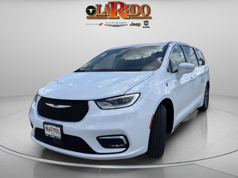 Used 2022 Chrysler Pacifica Touring-L image 3