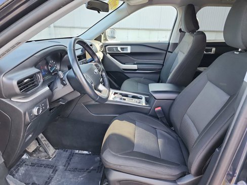 Used 2022 Ford Explorer XLT image 11