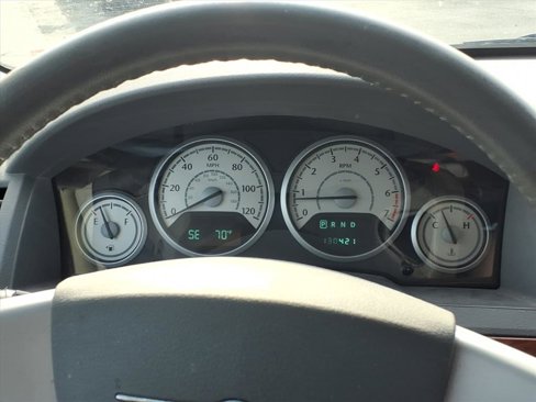 Used 2008 Chrysler Town & Country Touring image 12