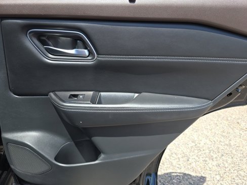 Used 2021 Nissan Rogue SV w/ Premium Package image 35