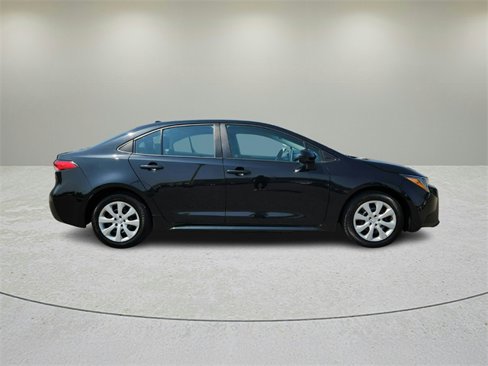 Used 2021 Toyota Corolla LE image 8