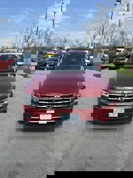Used 2021 Volkswagen Tiguan SE w/ Panoramic Sunroof Package image 2