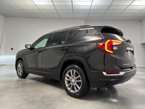 Used 2023 GMC Terrain SLT image 5