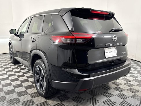 Used 2024 Nissan Rogue SV image 4