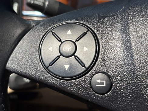 Used 2011 Mercedes-Benz GLK 350 2WD image 37