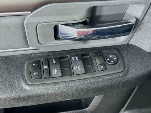 Used 2021 RAM 1500 Classic SLT image 17