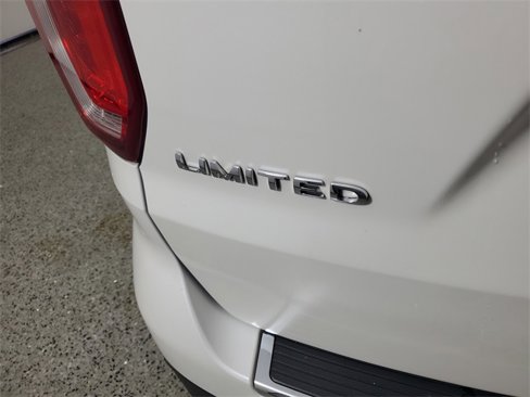 Used 2018 Ford Explorer Limited w/ Equipment Group 301A image 5