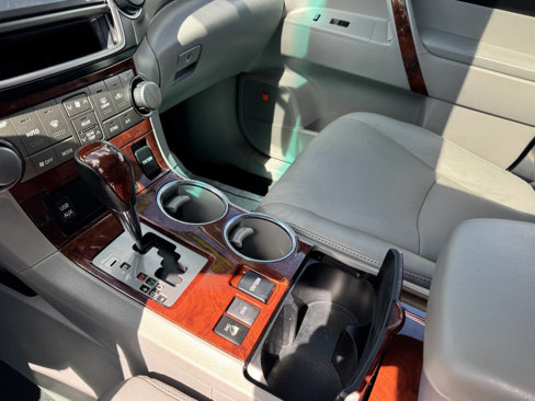 Used 2013 Toyota Highlander Limited image 23