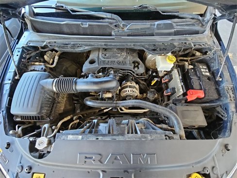 Used 2021 RAM 1500 4x4 Crew Cab image 16